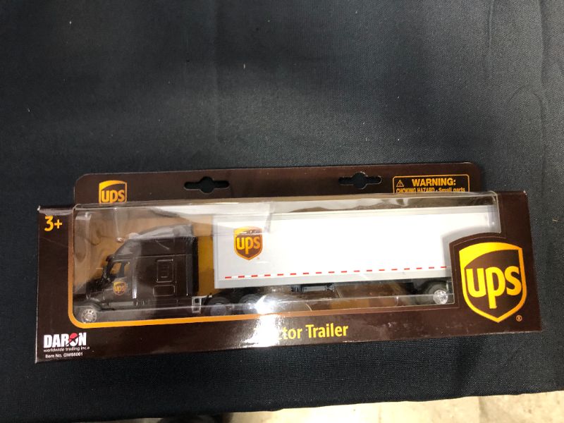 Photo 2 of Daron Ups Tractor Trailer 1/64 - GW68061