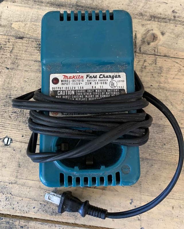 Photo 1 of MAKITA FAST CHARGER