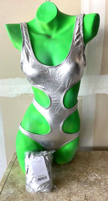 Photo 1 of 2 SILVER BLVD COLLECTION SWIMSUITS SIZE M