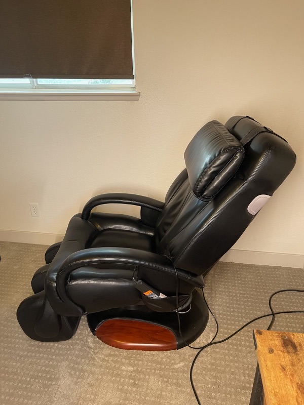 Photo 8 of HUMAN TOUCH THERMO STRETCH MASSAGE CHAIR