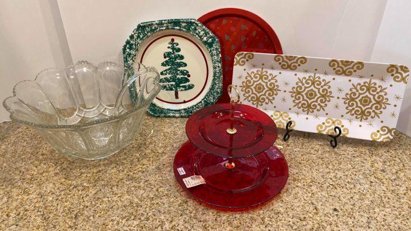 Photo 1 of 6-HOLIDAY SERVEWARE