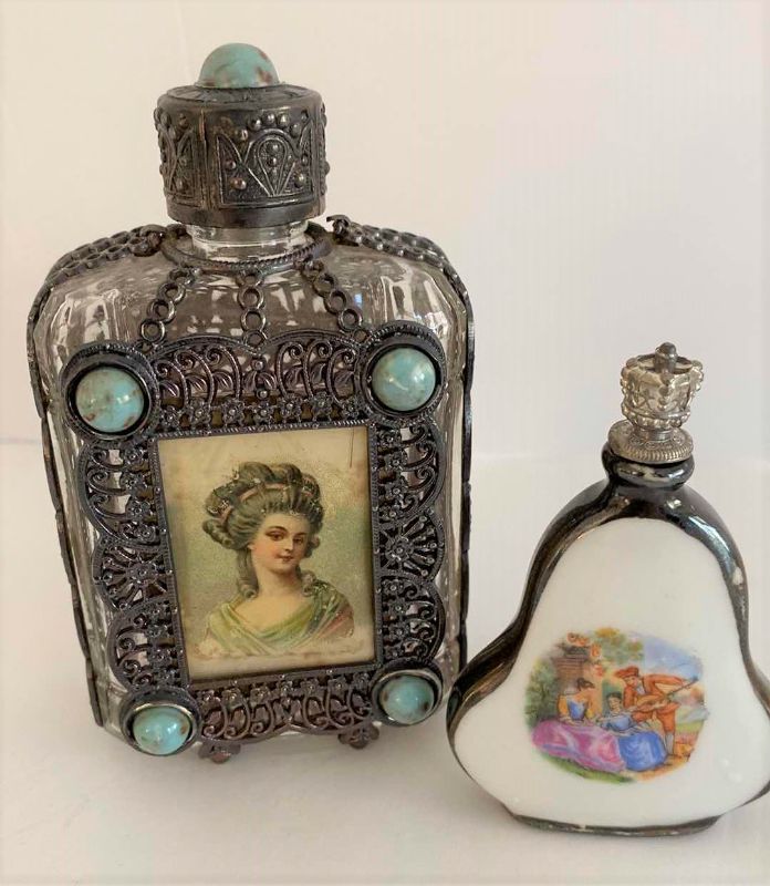 Photo 1 of PAIR OF VINTAGE GLASS PERFUME BOTTLE LARGEST 2.5 X 1.5 H4.375