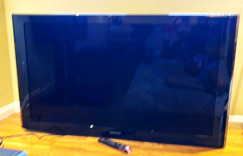 Photo 1 of 52” SAMSUNG TV W REMOTE