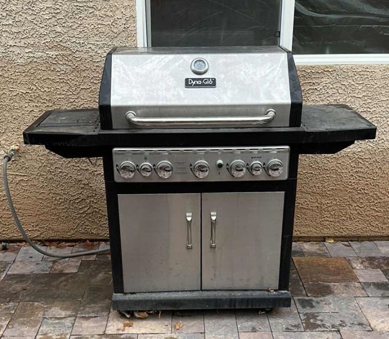 Photo 1 of DYNA GLO GAS BBQ W COVER