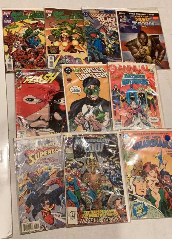 Photo 1 of LOT OF 10 DC COMICS: FLASH, GREEN LANTERN, BATMAN