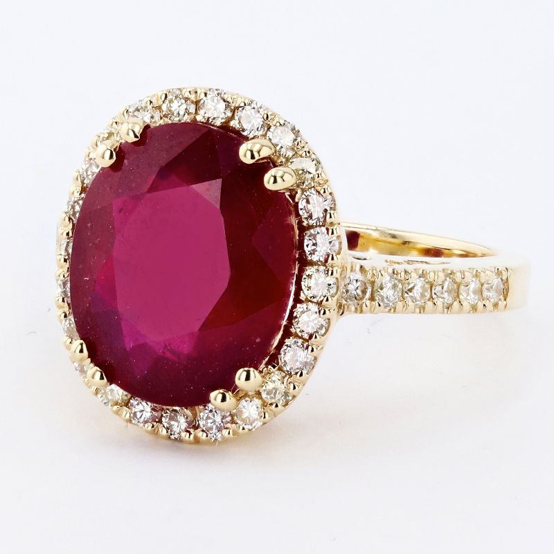 Photo 1 of 14K YELLOW GOLD 6.28ct RUBY AND 0.54ctw DIAMOND RING W CERTIFIED APPRAISAL (APPROX. SIZE 6.5)   RN031335