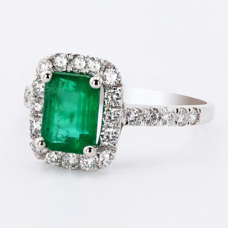 Photo 3 of PLATINUM 1.85ct EMERALD AND 0.66ctw DIAMOND RING W CERTIFIED MSRP APPRAISAL (APPROX. SIZE 6.5) RN028462