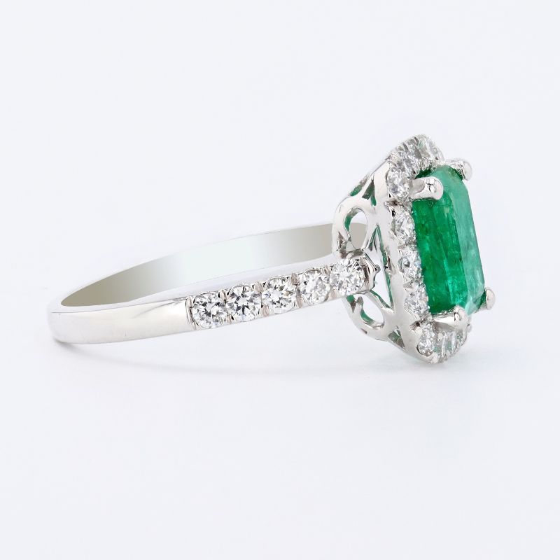 Photo 2 of PLATINUM 1.85ct EMERALD AND 0.66ctw DIAMOND RING W CERTIFIED MSRP APPRAISAL (APPROX. SIZE 6.5) RN028462