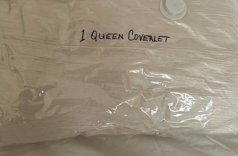 Photo 1 of 1 QUEEN CREAM COLOR DOUVET