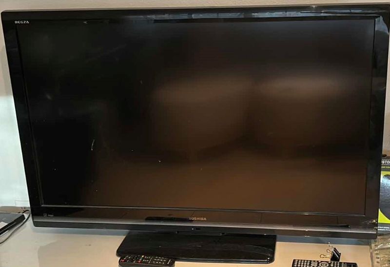 Photo 4 of 52" TOSHIBA REGZA FLATSCREEN TV