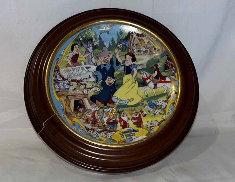 Photo 1 of SNOW WHITE MUSICAL PLATE 