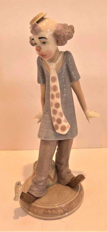 Photo 6 of LLADRO 9” PORCELAIN FIGURINE - CLOWN “CIRCUS DAYS”