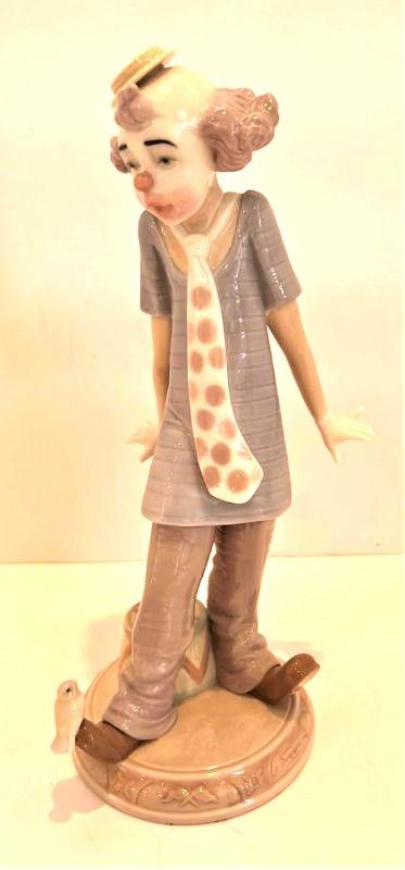 Photo 1 of LLADRO 9” PORCELAIN FIGURINE - CLOWN “CIRCUS DAYS”