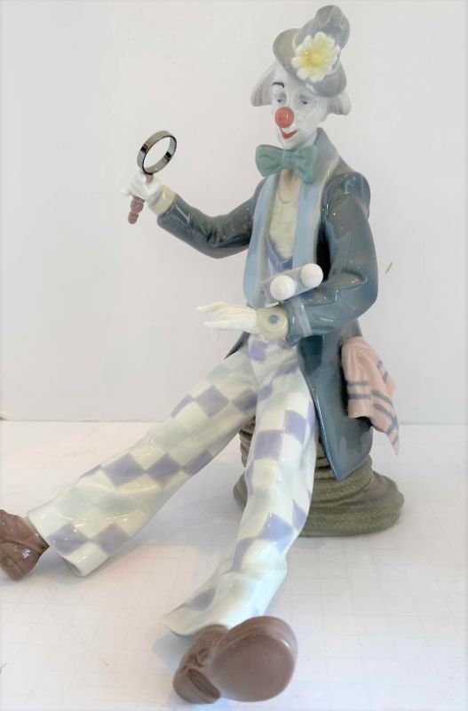 Photo 1 of VINTAGE LLADRO "CHECKING THE TIME" CLOWN FIGURINE 9.5”