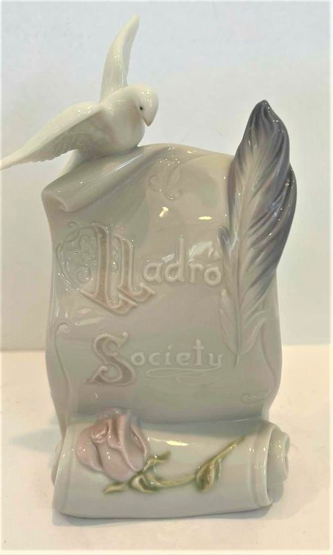 Photo 1 of LLADRO SOCIETY PORCELAIN SCROLL H7”