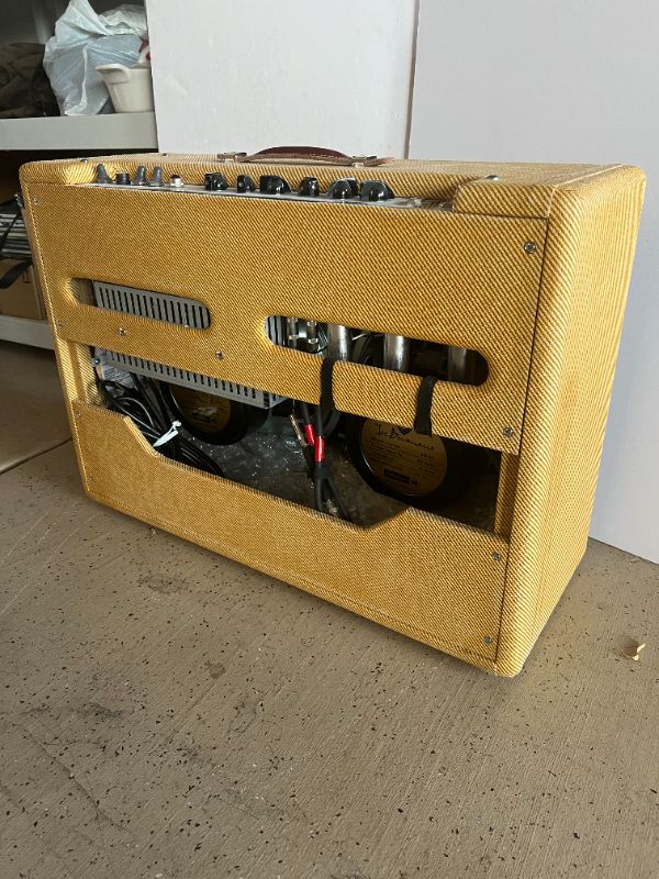 Photo 3 of FENDER CUSTOM JOE BANAMASSA TWIN TUBE GUITAR AMP LACQUERED TWEED 8 OHMS (27” x 9” H19”)