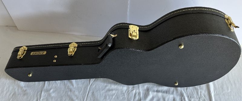 Photo 4 of GRETSCH HOLLOWBODY FLAT TOP HARDSHELL GUITAR CASE W PLUSH LINING