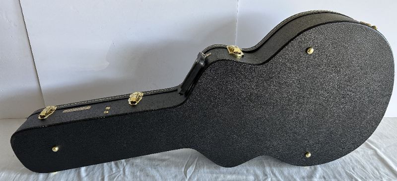 Photo 5 of GRETSCH HOLLOWBODY FLAT TOP HARDSHELL GUITAR CASE W PLUSH LINING