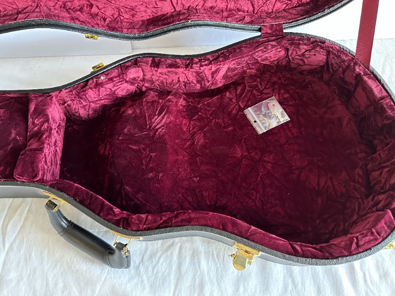 Photo 4 of GIBSON HARDSHELL ELECTRIC GUITAR CASE SIGNED BY FAMOUS GUITARIST "JOE BONAMASSE"  W PLUSH LINING