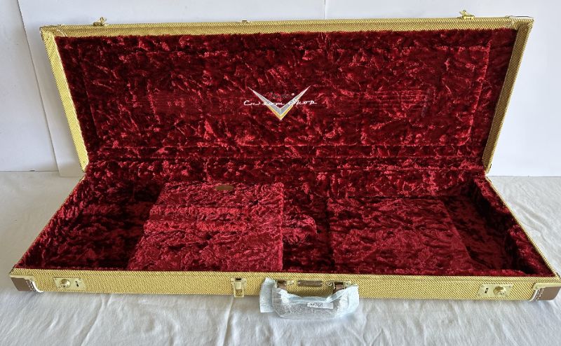 Photo 2 of FENDER CLASSIC SERIES WOOD STRAT/TELE GUITAR CASE TWEED RED PLUSH LINING