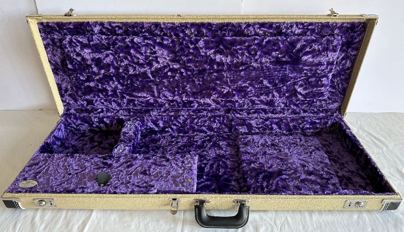 Photo 2 of RIGGIO GUITAR CASE W PURPLE PLUSH LINING