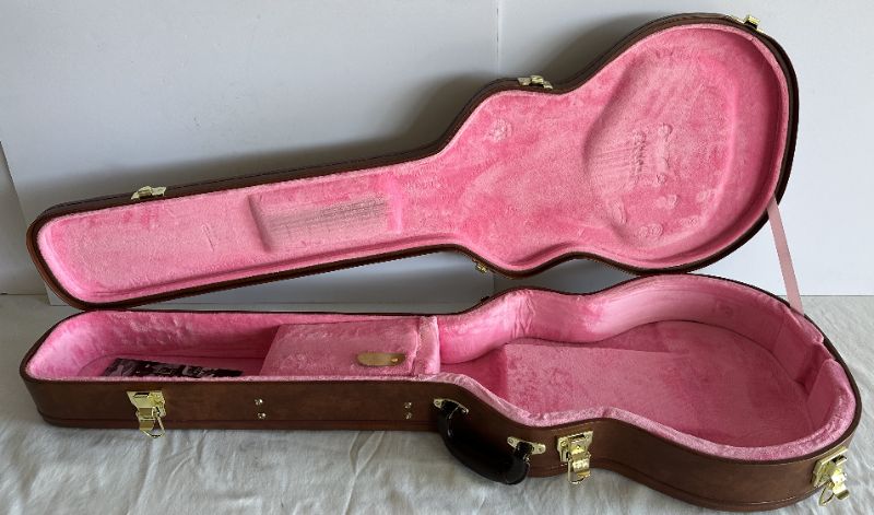 Photo 3 of EPIPHONE HARDSHELL ELECTRIC GUITAR CASE W PLUSH PINK LINING