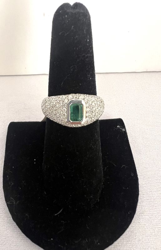 Photo 2 of 18K GOLD EMERALD & DIAMOND RING (APPROX SIZE 6.5)   RN031602 