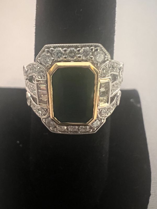 Photo 2 of 18K TWO TONE GOLD NATURAL EMERALD BERYL & DIAMOND RING (APPROX SIZE 6.5)  RN033375