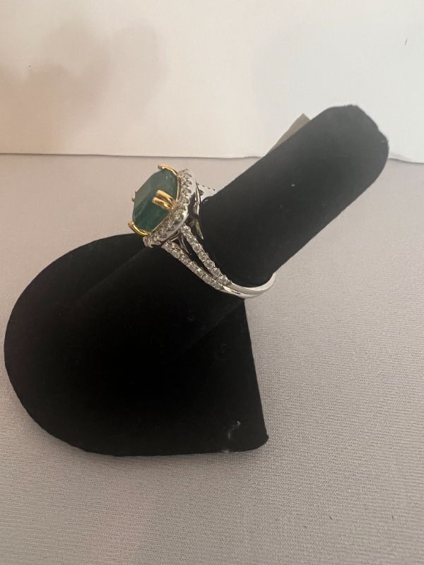 Photo 2 of 18K YELLOW & WHITE GOLD EMERALD & DIAMOND RING (APPROX SIZE 6.5)   RN031851