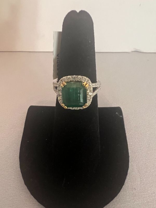 Photo 1 of 18K YELLOW & WHITE GOLD EMERALD & DIAMOND RING (APPROX SIZE 6.5)   RN031851