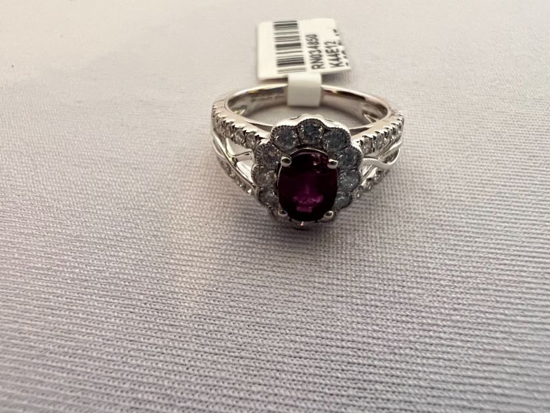 Photo 4 of PLATINUM KASHMIR SAPPHIRE & DIAMOND RING (APPROX SIZE 6.5)  RN034850 