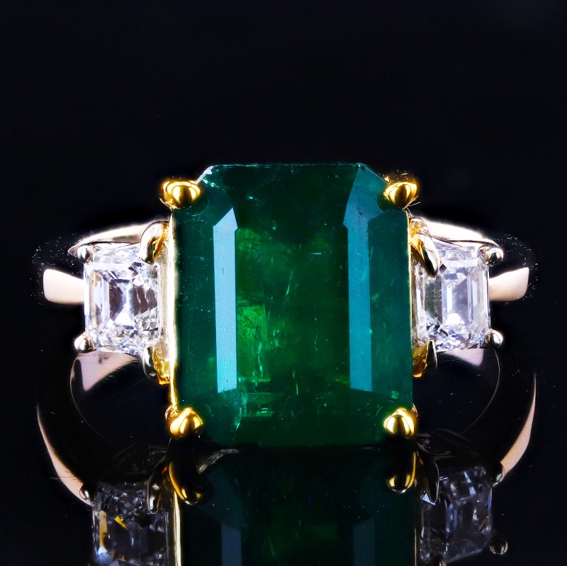 Photo 2 of 4.72ct Emerald and 0.65ctw Diamond 18K Yellow and White Gold Ring W MSRP CERTIFIED APPRAISAL (APPROX SIZE 6-7)  RN031535