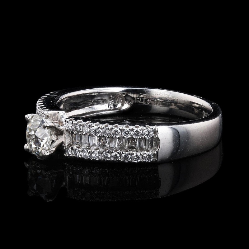 Photo 2 of 0.40ct VS1 CLARITY CENTER Diamond Platinum Ring (0.81ctw Diamonds) (Approx. Size 6-7). GIA CERTIFIED  RN023720