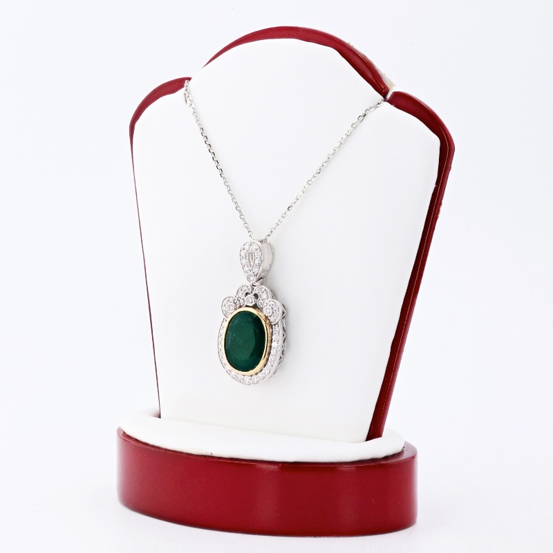 Photo 2 of 5.62ct Emerald and 0.60ctw Diamond 18K White Gold Pendant/Necklace w. MSRP Appraisal  NK013785