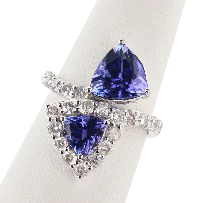 Photo 3 of 4.66ctw Tanzanite and 1.41ctw Diamond Platinum Ring w. MSRP Appraisal (Approx. Size 6-7)  RN036511