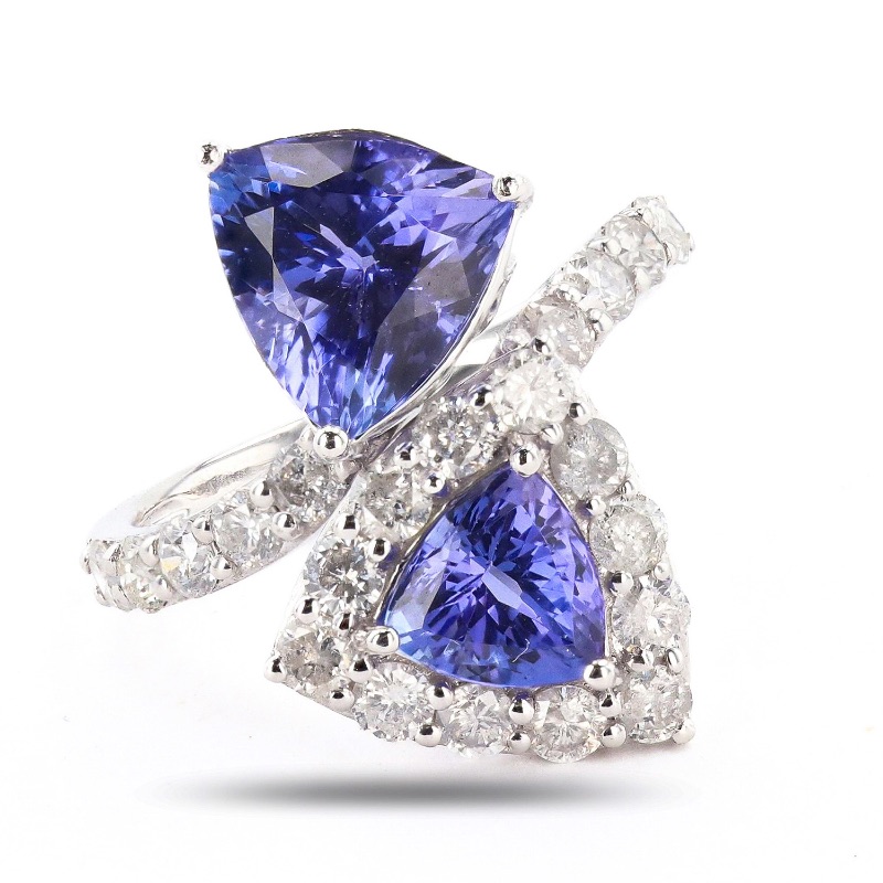 Photo 1 of 4.66ctw Tanzanite and 1.41ctw Diamond Platinum Ring w. MSRP Appraisal (Approx. Size 6-7)  RN036511