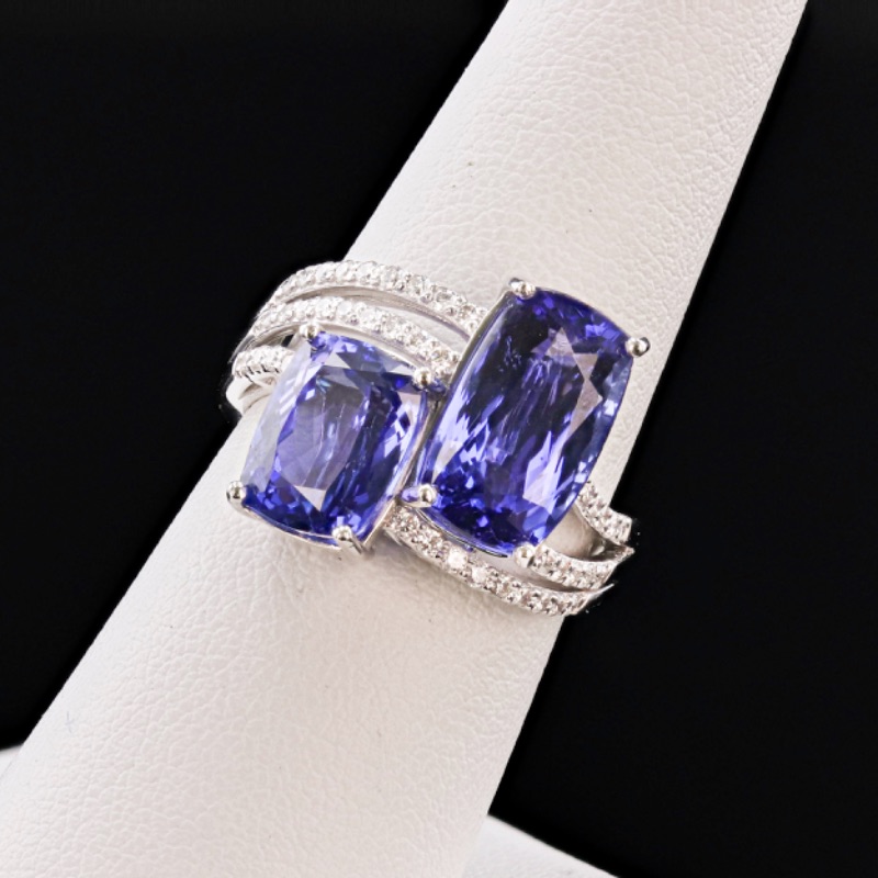 Photo 1 of 7.66ctw Tanzanite and 0.30ctw Diamond Platinum Ring w. MSRP Appraisal (Approx. Size 6-7). RN033465