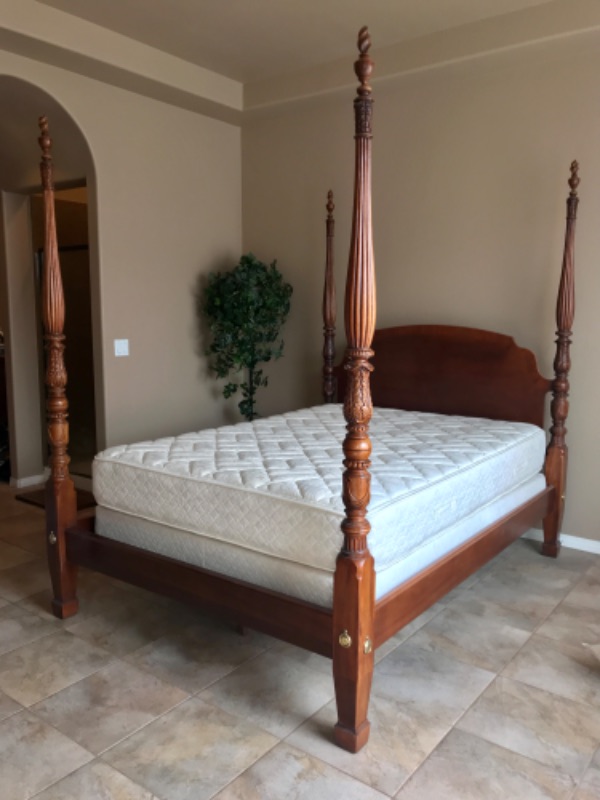Photo 1 of ETHAN ALLEN 18TH CENTURY MAHOGANY CARVED POSTER BED 87”x 66” x 88” INCLUDES MATTRESS AND BOXSPRING