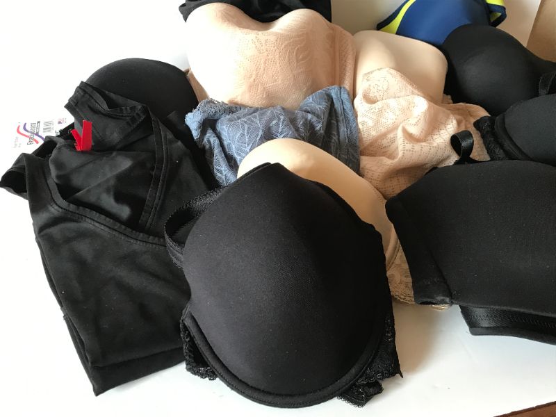 Photo 2 of WOMENS BRAS SIZES 34DD AND 34DDD