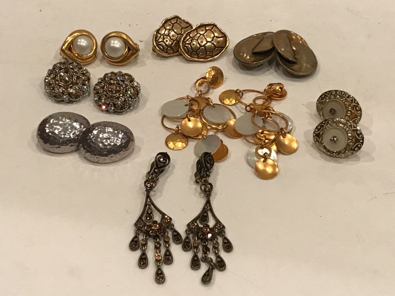 Photo 2 of COSTUME JEWELRY SOME DESIGNER