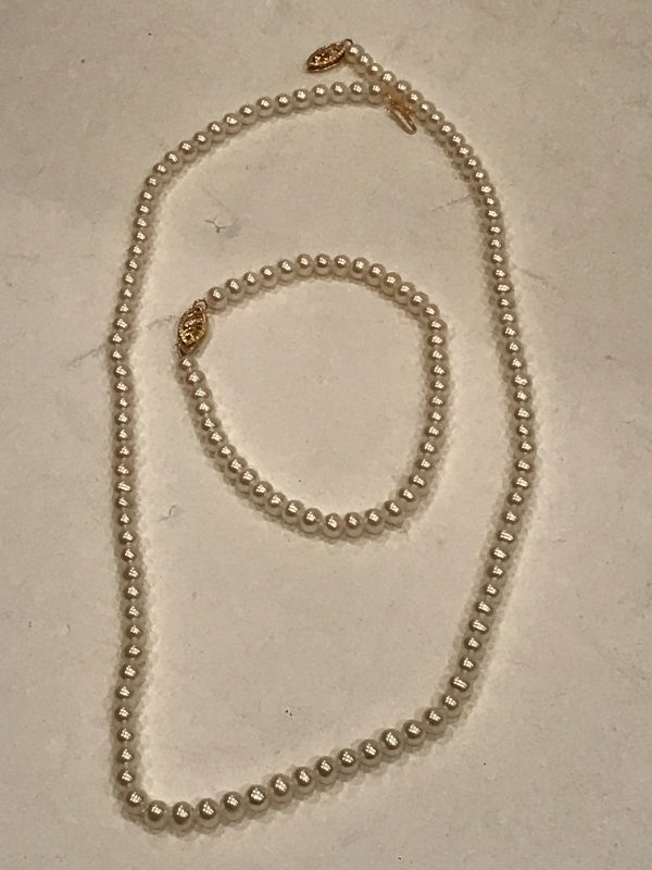 Photo 2 of 14K CLASP PEARL NECKLACE WITH MATCHING BRACELET/ HEART PENDANT NECKLACE  & MEMPHIS TENN. PENDANTS