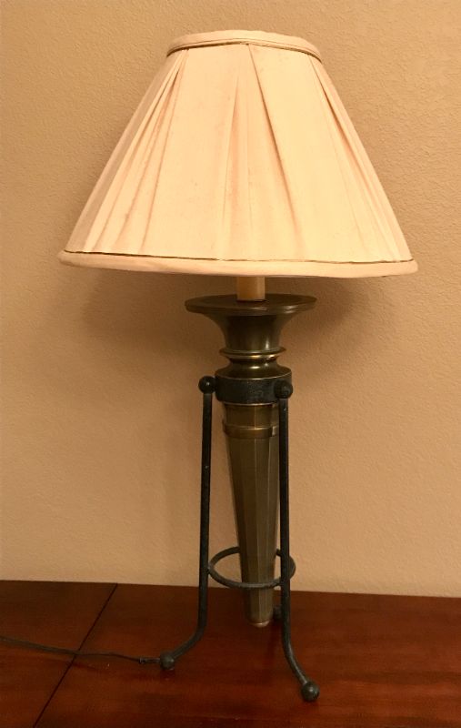Photo 1 of ETHAN ALLEN VINTAGE LIVING ROOM LAMP