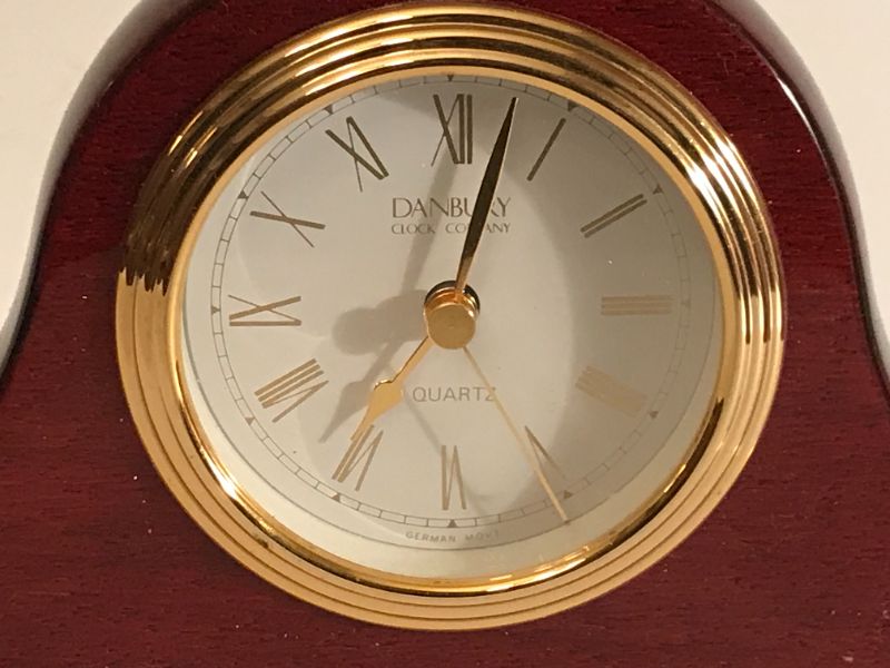 Photo 1 of DANBURY CLOCK COMPANY VINTAGE QUARTZ CLOCK