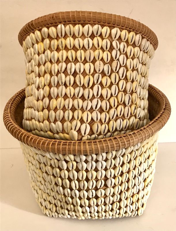 Photo 2 of ROUND WICKER BASKETS ACCENTED IN SEASHELLS