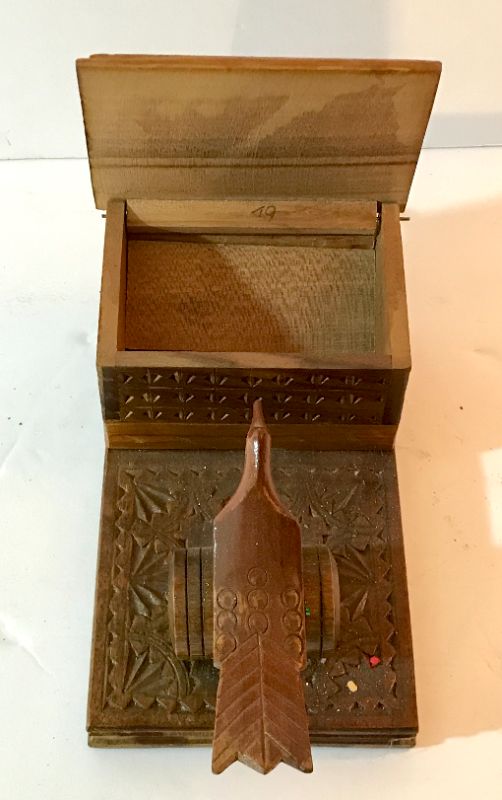 Photo 4 of MID 20TH CENTURY WOODEN CIGARETTE DISPENSER BOX WITH MECHANICAL BIRD