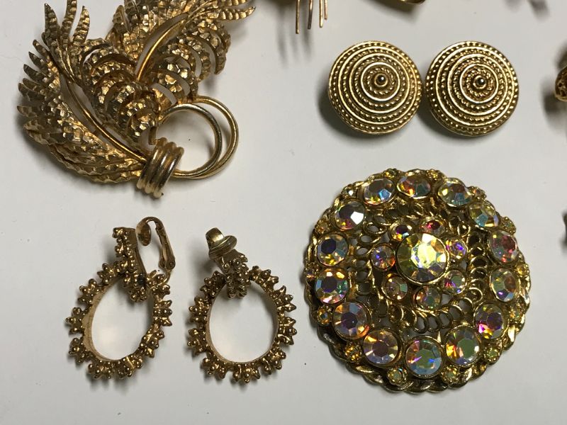 Photo 2 of GOLD TONED COSTUME JEWELRY, BROCHE AND MORE