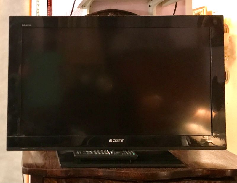 Photo 1 of SONY FLATSCREEN TV MODEL # KDL-32BX320 WORKING WITH REMOTE