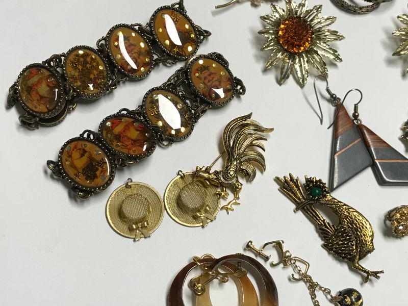 Photo 3 of VINTAGE EARRINGS, BROCHES, BRACELET SOME DESIGNER