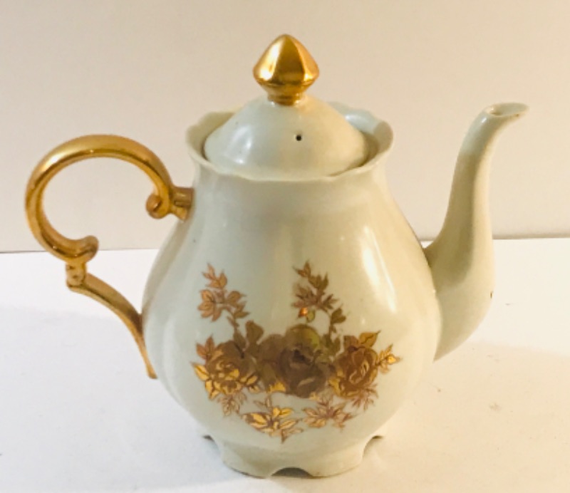 Photo 2 of E. BRITTON VINTAGE GOLD LEAF TEA SET 