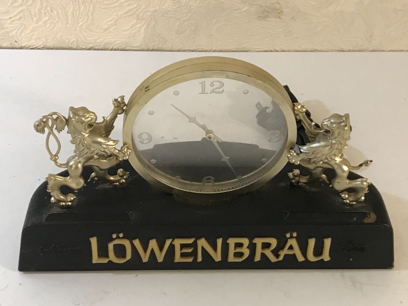 Photo 3 of VINTAGE LOWENBRAU BEER 1980 LIGHTED CLOCK MAN CAVE DECOR 80’S

